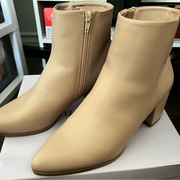 Pointed Toe Booties - Picture 2 of 6